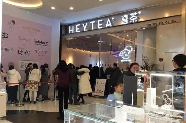 喜茶的自导自演排队营销还能玩多久?
