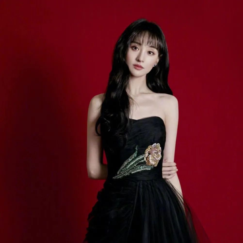 鸟哥条记,品牌计策,品牌调查报,Prada,品牌营销,代言人,宣传,计策,品牌 鸟哥条记,品牌计策,品牌调查报,Prada,品牌营销,代言人,宣传,计策,品牌