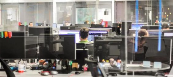 我在大厂,全靠演技