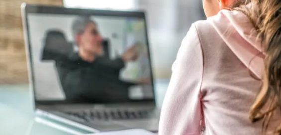 分享3个不受疫情影响,稳定年入100万+的“学生生意”!